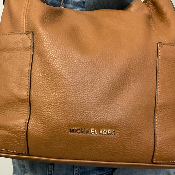 Michael Kors Pebbled Leather Shoulder Bag Camel Side Pockets - Picture 3 of 16